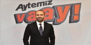 aytemiz-musterisi-yakitini-aracindan-inmeden-aliyor