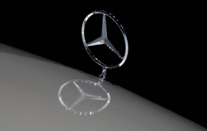 daimler-mercedes-benz-olarak-yeniden-markalasacak