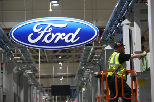 ford-cip-sikintisi-nedeniyle-bazi-fabrikalarinda-uretimi-durduruyor