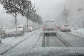 tused-kar-yagisinda-araci-hasar-goren-suruculeri-bilgilendirdi