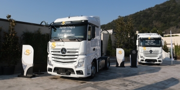 mercedes-benz-sarilar-grupa-385-adet-kamyon-teslim-etti
