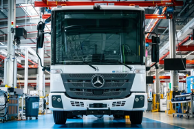 daimler-ikinci-elektrikli-kamyonu-eeconicin-seri-uretimine-basladi
