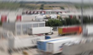 ticaret-bakanligi-otomobil-yuklu-tirlar-haberi-ile-ilgili-aciklama-yapti