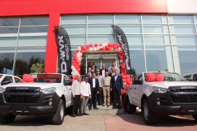 fnc-otomotivden-tuncay-seyahate-75-adet-isuzu-d-max-pick-up-ve-novo-lux-midibus-teslimati