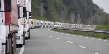 rusyaya-ticareti-onlemek-icin-turk-tirlarina-tarife-disi-engeller-basladi