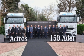 alp-ozler-mercedes-benz-markali-150-adet-kamyonunu-teslim-aldi