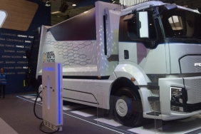 Ford Trucks'ın Ürettiği İlk Elektrikli Kamyon, Pirelli R01 ile Buluştu 1 ford-trucksin-urettigi-ilk-elektrikli-kamyon-pirelli-r01-ile-bulustu