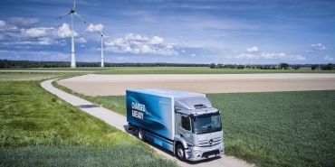 daimler-truck-2024-yilinda-500-km-menzilli-eactros-longhaul-kamyonu-seri-uretime-gececek