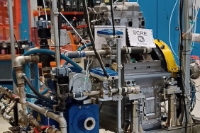 ford-trucks-hidrojen-ile-calisan-arastirma-motorunun-ateslemesini-yapti