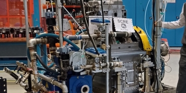 ford-trucks-hidrojen-ile-calisan-arastirma-motorunun-ateslemesini-yapti