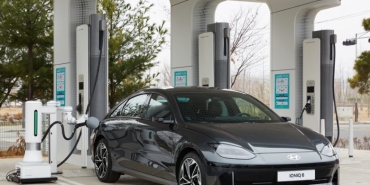 hyundai-elektrikli-araclar-icin-otomatik-sarj-robotu-gelistirdi