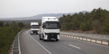 renault-trucks-edirne-bayisinin-ilk-teslimati-ersenler-lojistike-yapildi