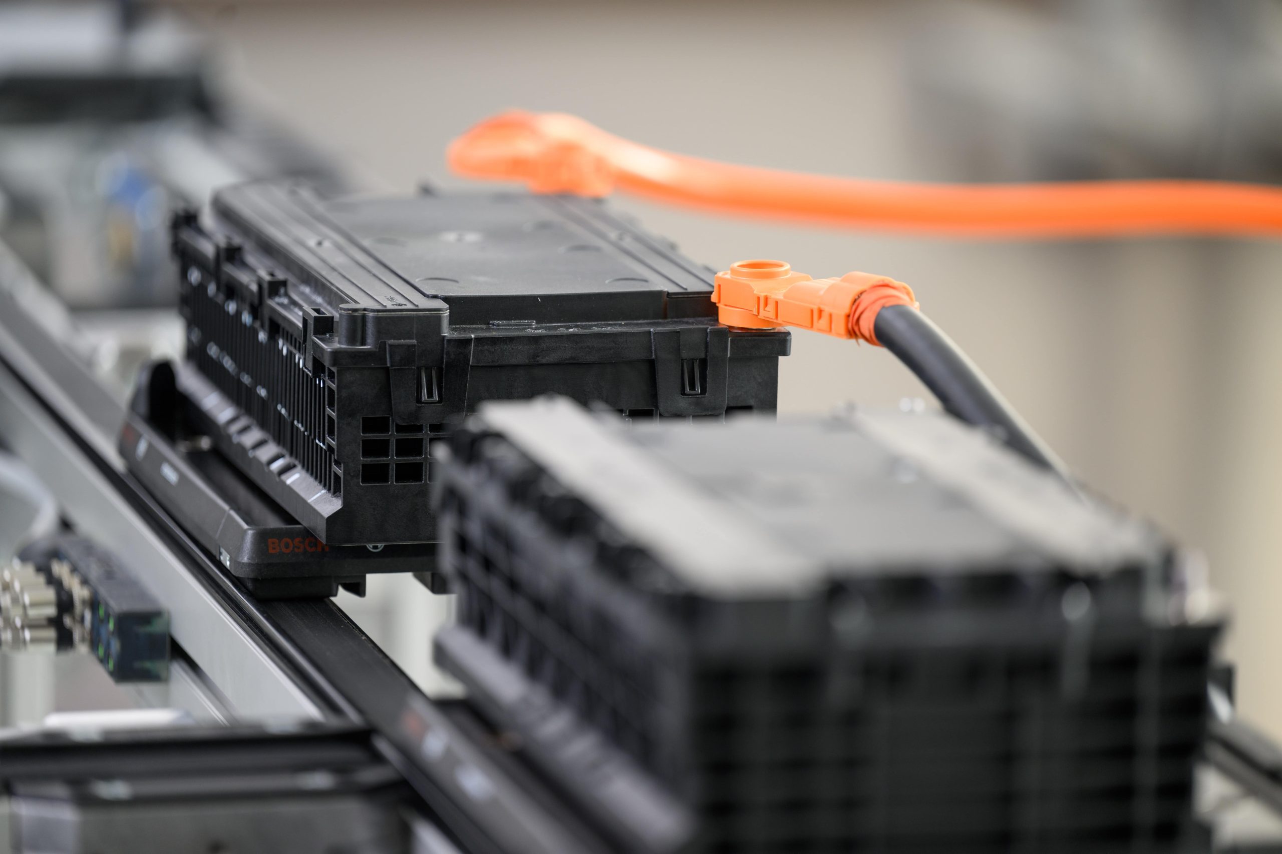 bosch-avrupanin-ilk-tam-otomatik-batarya-bosaltma-tesisini-gelistiriyor