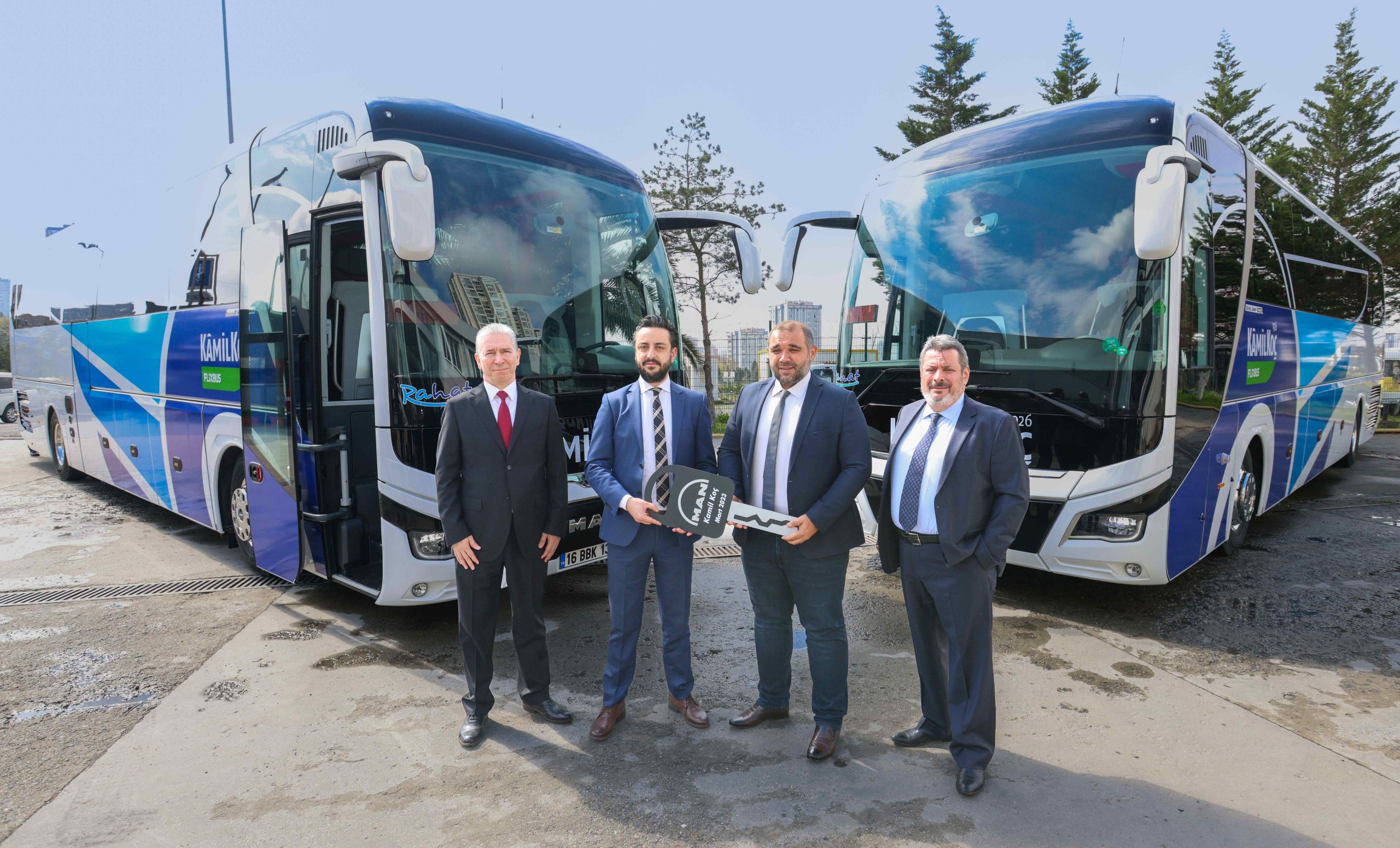 kamil-koc-filosunu-odullu-lions-coachlarla-daha-da-guclendirdi