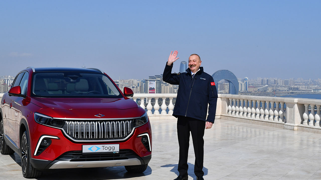 togg-azerbaycan-cumhurbaskani-ilham-aliyeve-teslim-edildi