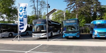 iveco-bus-tam-elektrikli-yelpazesini-feel-the-blue-pulse-etkinliginde-sergiledi