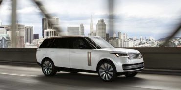 jaguar-land-rover-elektrikli-modern-luks-araclari-icin-15-milyar-sterlin-harcayacak