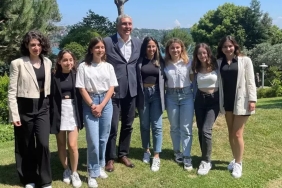 mercedes-benz-turk-egitim-ve-firsat-esitligi-programlarini-buyutmeye-devam-ediyor