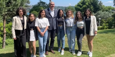 mercedes-benz-turk-egitim-ve-firsat-esitligi-programlarini-buyutmeye-devam-ediyor