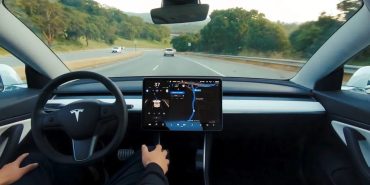 tesla-tam-otonom-surus-sistemini-1-ay-sure-ile-ucretsiz-kullandiracak