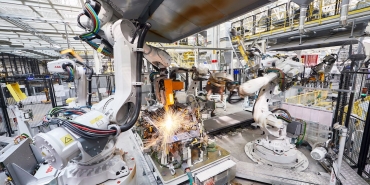 abb-robotik-teknolojisi-ile-renault-grubu-elektrikli-arac-fabrikasini-destekliyor