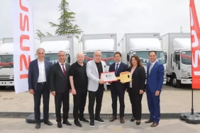 anadolu-isuzu-meltem-turizme-28-adet-isuzu-npr-l-model-kamyon-teslim-etti