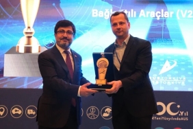 anadolu-isuzu-ulasimda-aklin-yolu-odulunu-aldi