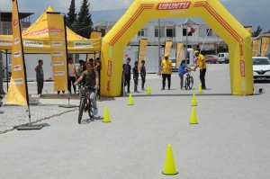 dhl-hatay-depremi-magdurlarina-yardim-icin-ozel-projeler-hazirladi