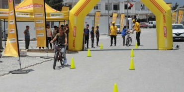 dhl-hatay-depremi-magdurlarina-yardim-icin-ozel-projeler-hazirladi