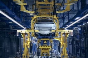 ford-avrupada-karbon-notr-elektrikli-arac-uretim-merkezini-acti