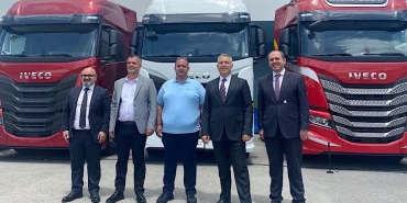 iveco-tanoz-nakliyata-25-adet-s-way-ve-15-adet-daily-arac-teslim-etti
