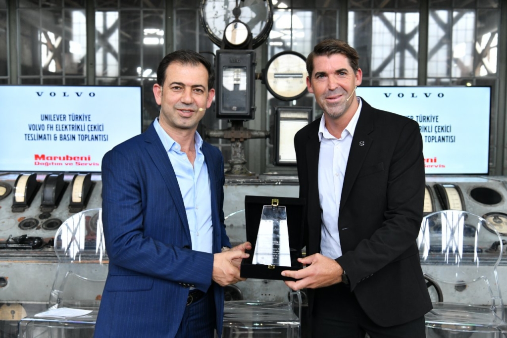 Marubeni, Unilever ve Arıç Lojistik'e Volvo FH Elektrikli Çekici Teslimatı Yaptı 3 marubeni unilever ve aric lojistike volvo fh elektrikli cekici teslimati yapti 3