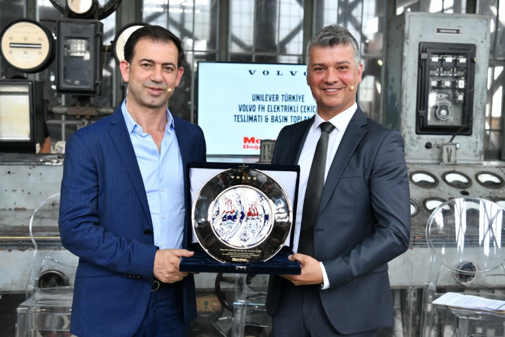 Marubeni, Unilever ve Arıç Lojistik'e Volvo FH Elektrikli Çekici Teslimatı Yaptı 4 marubeni unilever ve aric lojistike volvo fh elektrikli cekici teslimati yapti 4