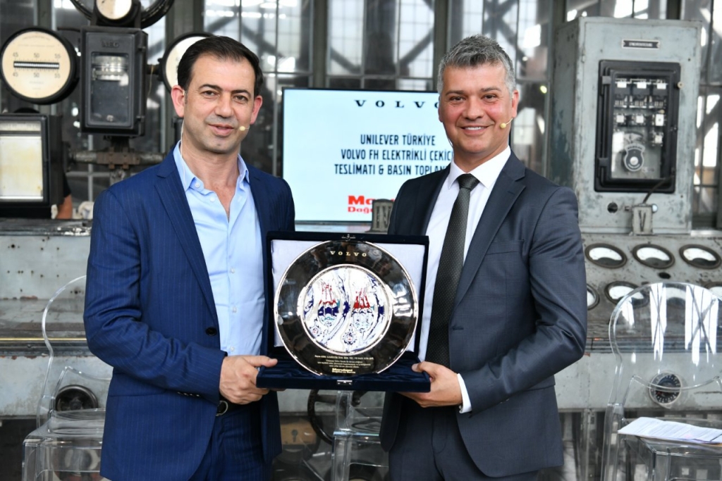 marubeni unilever ve aric lojistike volvo fh elektrikli cekici teslimati yapti 4