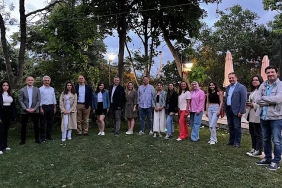 mercedes-benz-turk-yoneticileri-kadinlara-mentorluk-egitimi-verdi