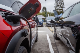 otomobil-satislari-yuzde-18-artti-elektrikli-araclardaki-artis-yuzde-71e-ulasti