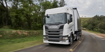 scanianin-yeni-13-litrelik-motoru-yilin-dizeli-odulunu-kazandi