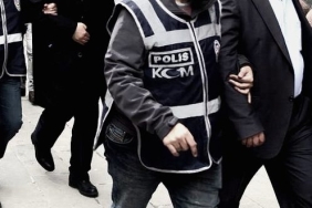 Ucuz Araç Sigortası Vaadiyle Dolandırıcılık: İzmir'de 20 Şüpheli Gözaltına Alındı 2 ucuz-arac-sigortasi-vaadiyle-dolandiricilik-izmirde-20-supheli-gozaltina-alindi