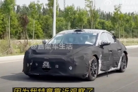 xiaominin-elektrikli-otomobili-seyir-halindeyken-bir-blogger-tarafindan-goruntulendi