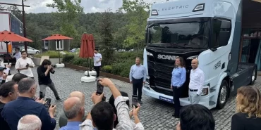 scania-elektrikli-tiriyla-turkiyeye-uzanan-rekor-yolculuk-4-kadin-soforun-heyecan-verici-deneyimi
