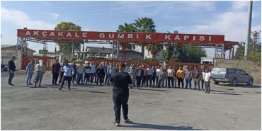 turk-soforler-akcakale-gumruk-kapisinda-akaryakit-ve-guvenlik-sorunlarini-protesto-ediyor