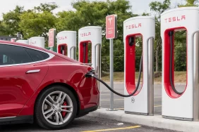 29-ekime-ozel-tesla-supercharger-istasyonlari-tum-elektrikli-araclar-icin-ucretsiz-olacak