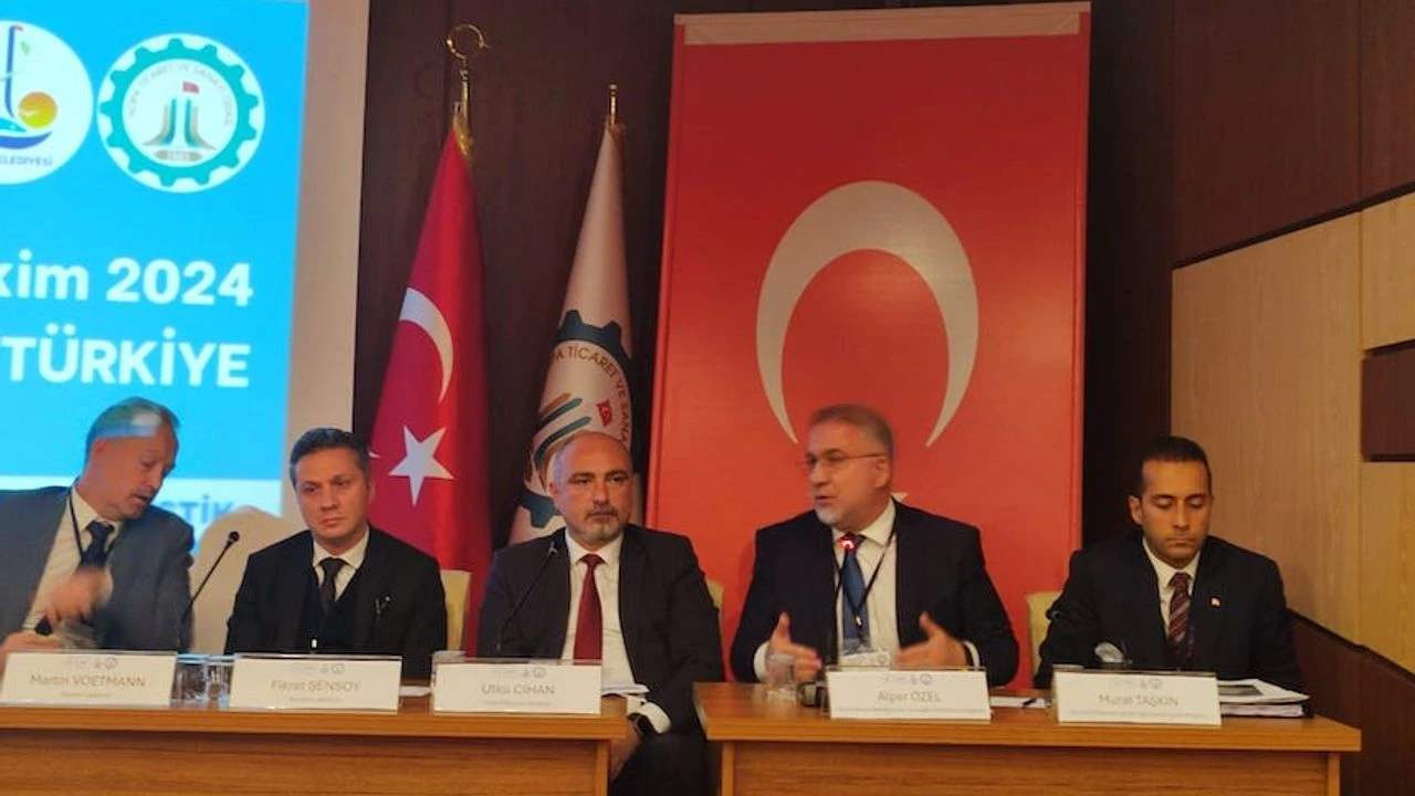 hopa-surdurulebilir-lojistikte-yeni-ufuklar-aciyor-ilk-uluslararasi-kongreye-ev-sahipligi-yapti-1