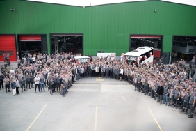 otokar-30-000inci-sultan-otobusu-ve-5-000inci-atlas-kamyonuyla-uretimde-yeni-donum-noktasina-ulasti