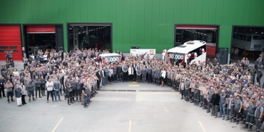 otokar-30-000inci-sultan-otobusu-ve-5-000inci-atlas-kamyonuyla-uretimde-yeni-donum-noktasina-ulasti