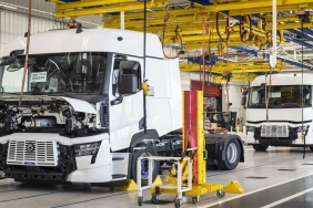 renault-trucksin-bourg-en-bresse-fabrikasi-60-yilini-elektrikli-kamyon-uretimiyle-kutluyor
