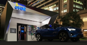 e-mobilitede-devrim-elektrikli-araclar-icin-yenilikci-kiosk-sarj-istasyonlari-evcharge-showda-tanitiliyor