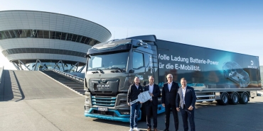 man-ilk-elektrikli-cekicisini-draxlmaiere-teslim-etti-karbonsuz-tasimaciligin-yeni-cagi-basliyor