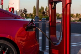 tesla-model-y-sahiplerine-yil-sonuna-kadar-ucretsiz-sarj-firsati-yeni-model-junipera-giden-yolda-buyuk-adim