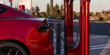 tesla-model-y-sahiplerine-yil-sonuna-kadar-ucretsiz-sarj-firsati-yeni-model-junipera-giden-yolda-buyuk-adim